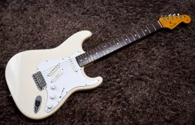 Fender ST62 （Vertical pickup arrangement）