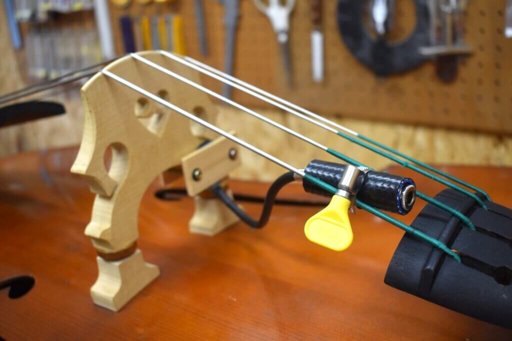 ウッドベース (ピックアップ)